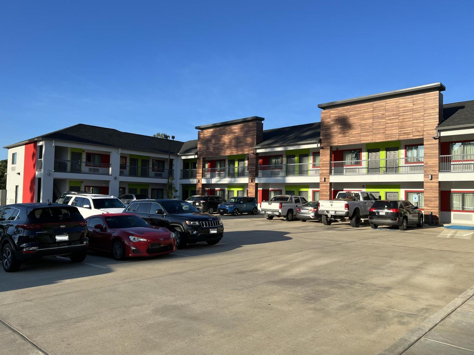 Americas Best Value Inn & Suites Kingwood Iah Airport Humble Exterior photo