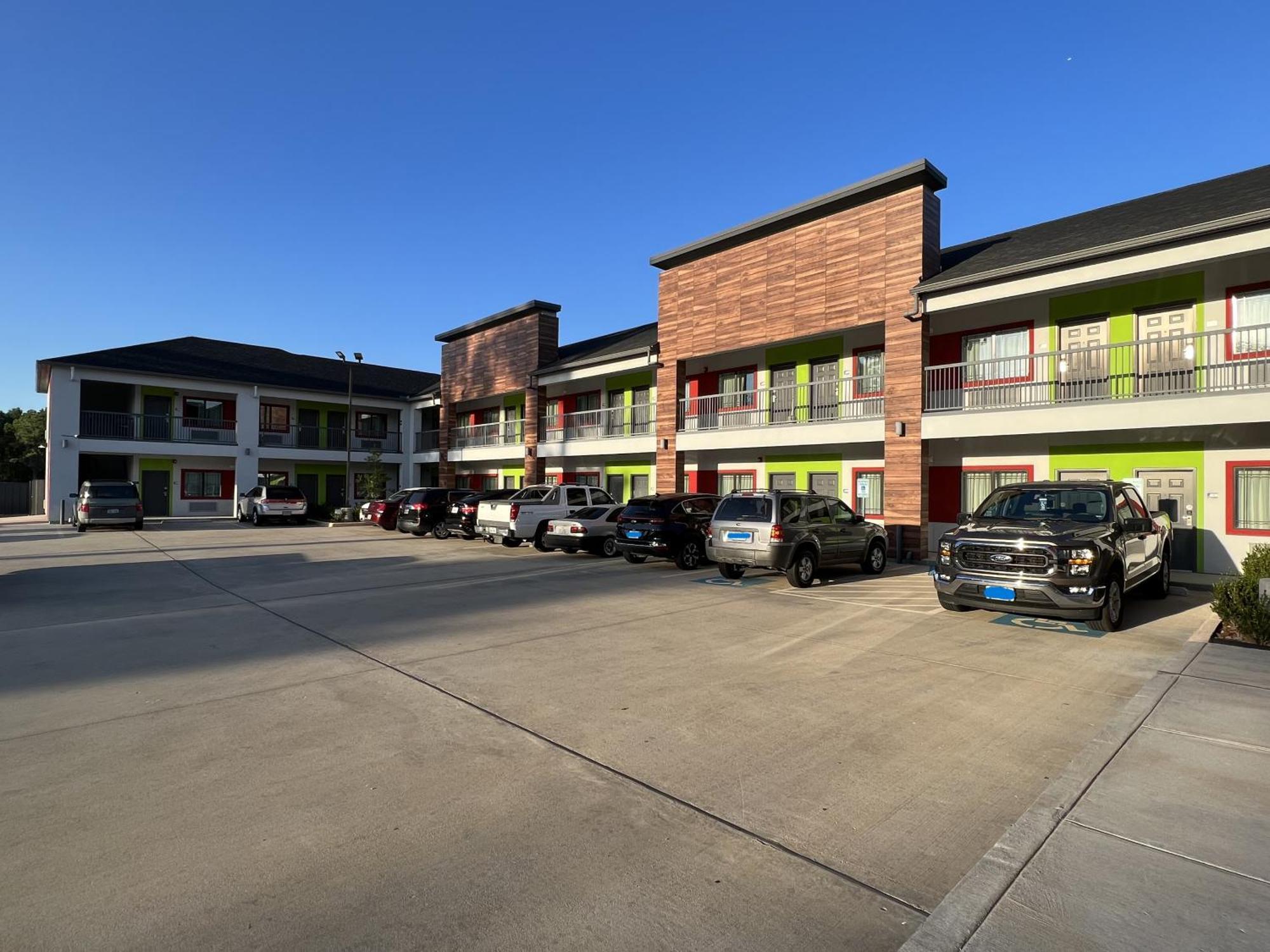 Americas Best Value Inn & Suites Kingwood Iah Airport Humble Exterior photo